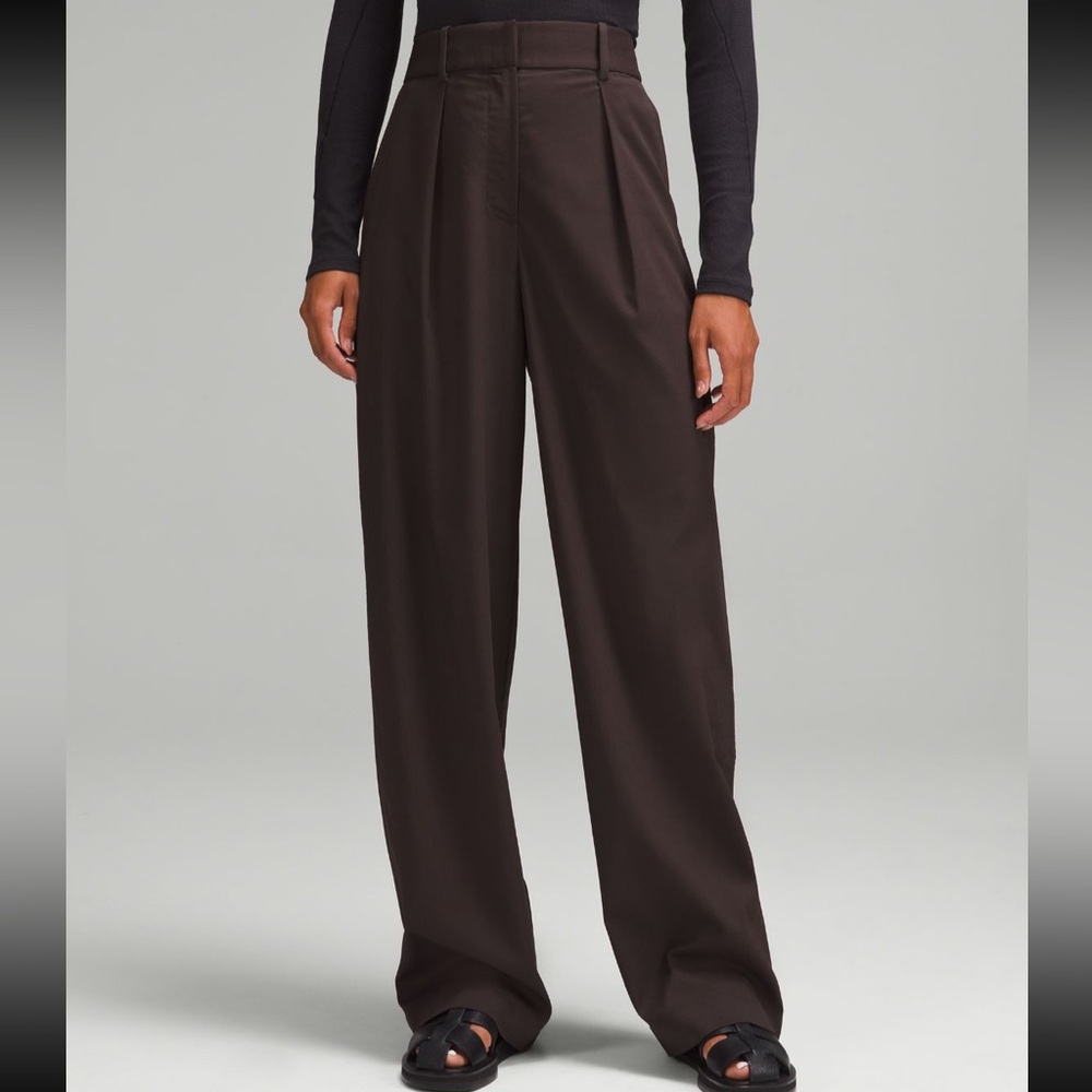 Lululemon pleat front high-rise trouser NWT size 6